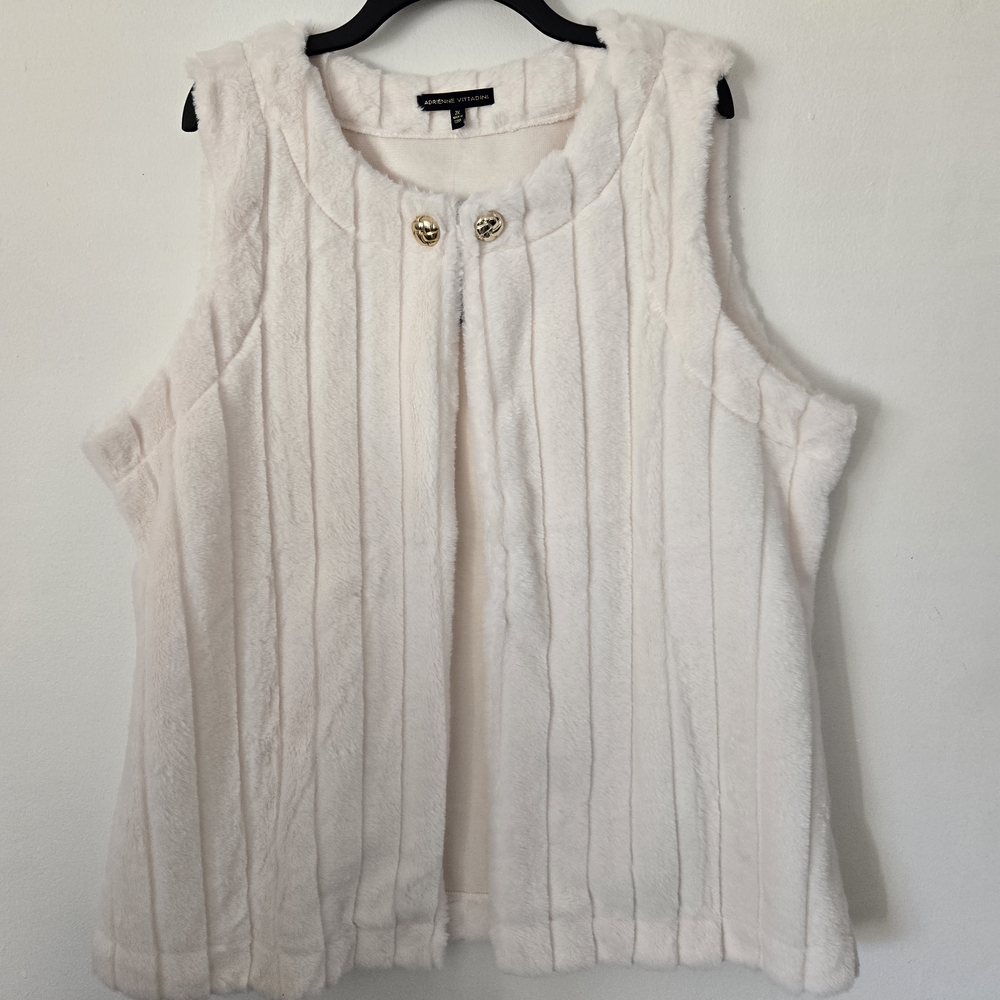 Adrienne Vittadini Women's Cream Faux Fur Vest Gold Button Size 2XL New W/ Tags - Picture 6 of 11